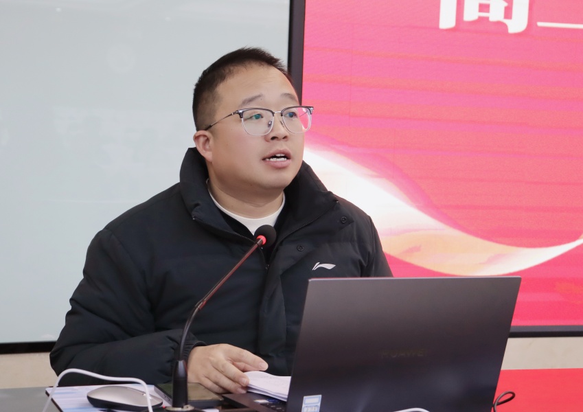 1770345066279104.jpg 3 副校长王国威解读高三工作指导意见.jpg