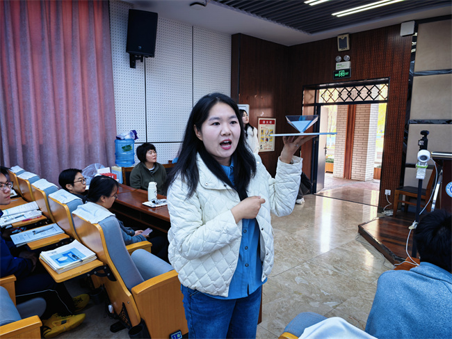 1774492170594268.jpg 2、全息投影.jpg