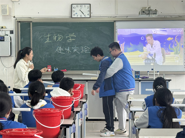 1774493832501148.jpg 8、“救”在身边.jpg