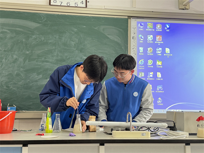 1774493854653652.jpg 10、酵母吹气球.jpg